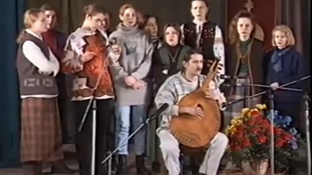 За горою, за крутою (Коляда) -- Тарас Компаніченко і дівчата з "сєдовського" колядницького гурту