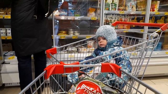 У Архипа пропал голос. Съездили в поликлинику и магазин. смотреть онлайн