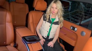 Lixiang L9 - установить консоль между сидениями со столиками и подзарядкой