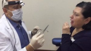 Удаление рыбьей кости из горла (removal of a fish bone from the throat)