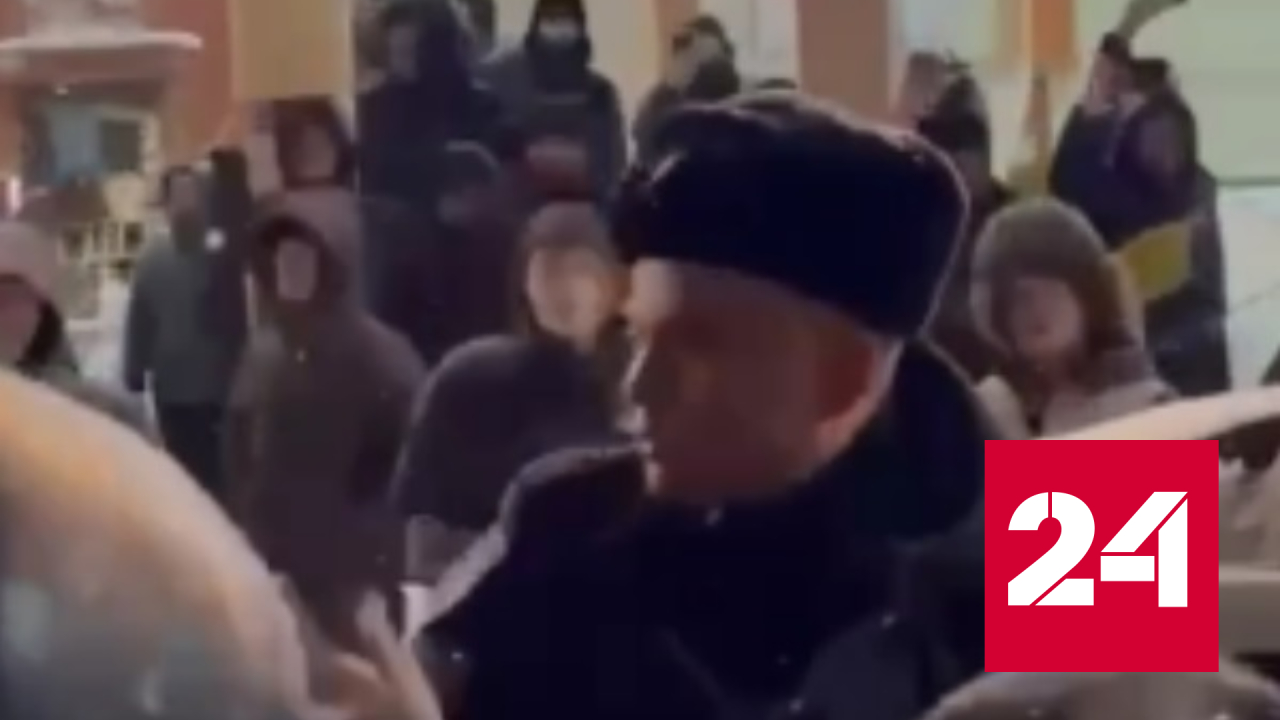 Десятки мигрантов задержаны после конфликта с полицией в Москве - Россия 24