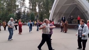 СУПЕР ВЕСЁЛЫЕ ТАНЦЫ В ПАРКЕ ГОРЬКОГО!?? ХАРЬКОВ ОКТЯБРЬ 2020