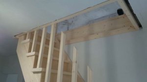 ЛЕСТНИЦА НА ВТОРОЙ ЭТАЖ ДЛЯ ДАЧНОГО ДОМИКА.