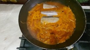 Рыба на сковороде тушеная в овощах . Рецепт пальчики оближешь