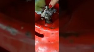 На даче. Меняем газовый баллон женскими руками Вместо Турции дача. Умелые руки..