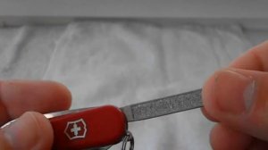 Нож-брелок Victorinox Classic 6223 (SD) - обзор и сравнение с Victorinox Huntsman