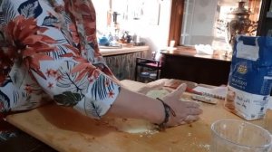 Шале и розы в горах Италии. Тёртый пирог со сливовым  мармеладом.