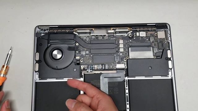 MacBook Pro 13 inch Mid 2017 A1708 Disassembly Logicboard Motherboard Removal