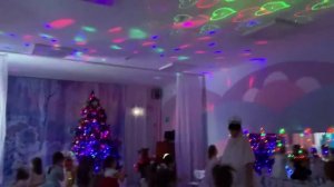 Музыкальный клип Ну-ка елочка, зажгись муз.и сл А. Чугайкиной