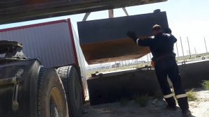 Манипулятор palfinger в работе.