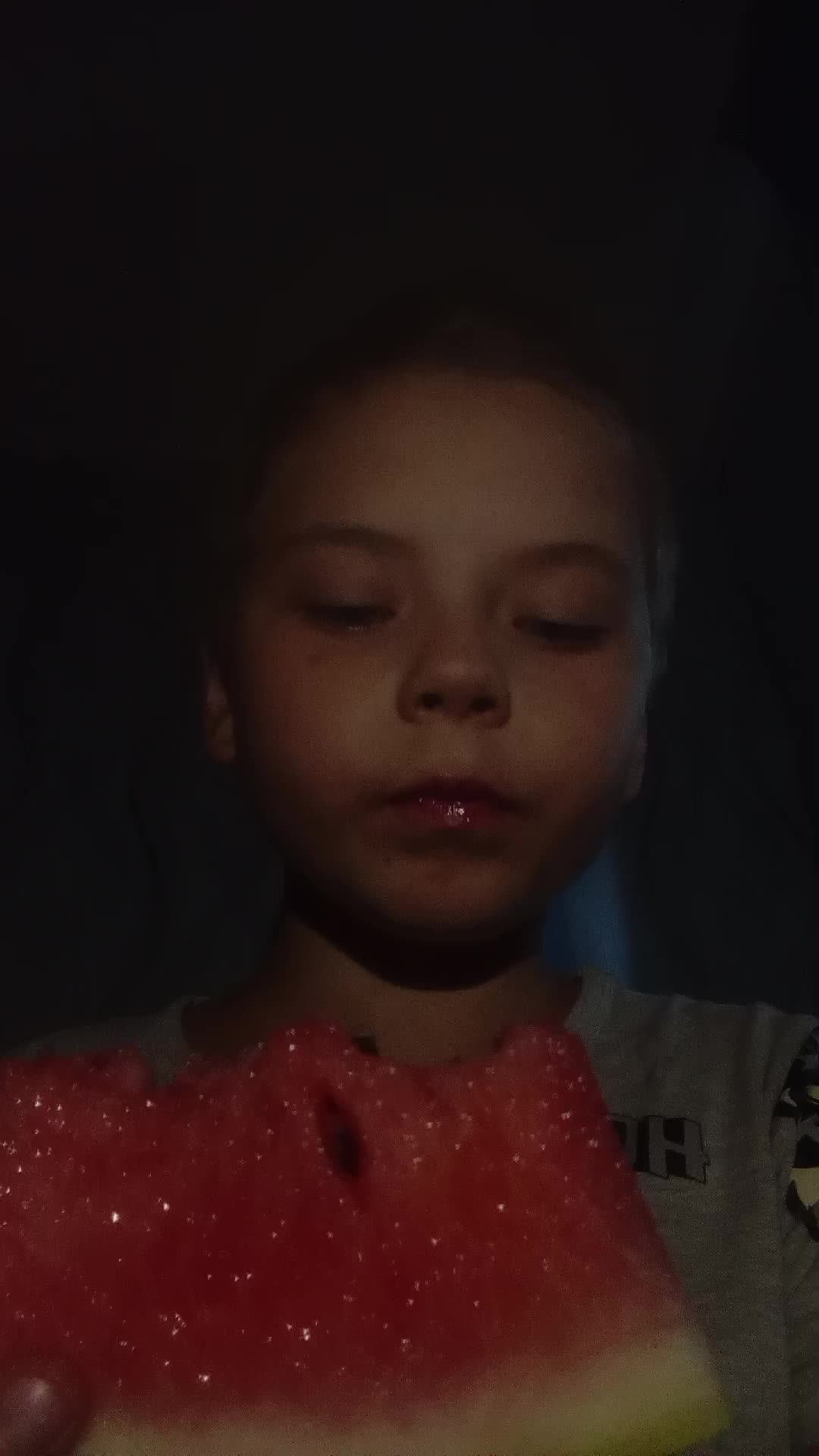 г
