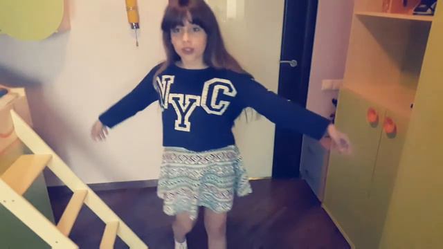 В чем я пойду на выпускной? Показ мод от Нички Смайл смотреть онлайн