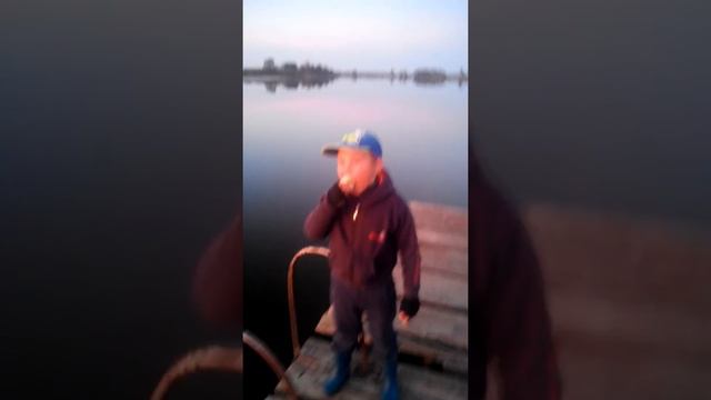 Мальчик ловит рыбу , часть 2 смотреть онлайн