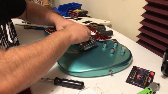 2021 Squier Paranormal Series Toronado - New Pickguard Day!!! смотреть онлайн