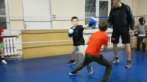 Бокс Дома. Спарринг по Боксу между 8 - 11 лет. Тренировка по по боксу для детей.