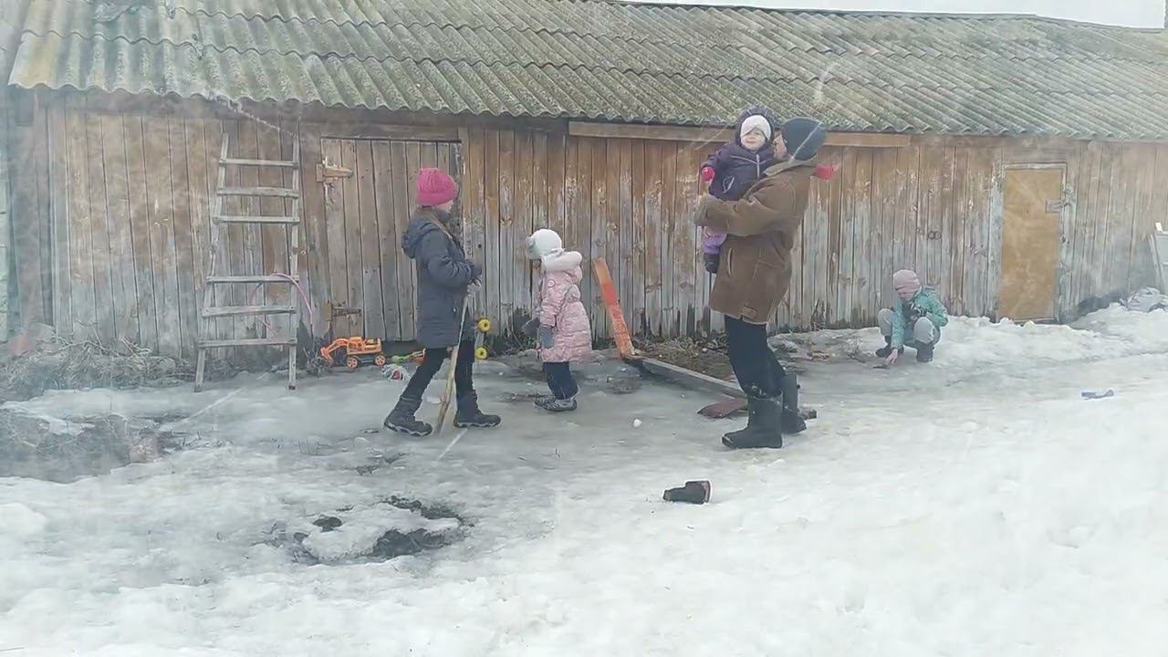#springvibes #villagelife #2024 начались лужи, тают большие сугробы снега, гололёд ❄