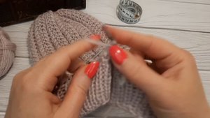 Шапочка на весну или раннюю осень.