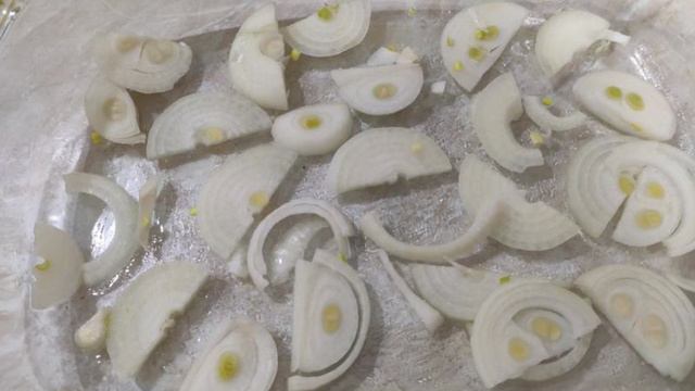 Картофель запёченный с курицей в сметане и кетчупе