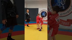 Самбо.  Дети.  Подводящее упражнение к броску через спину.