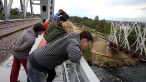 Лосево 6-7 июня. Смотрим на Жандарма с моста.