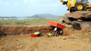 Эксквататор спас 2 игрушки