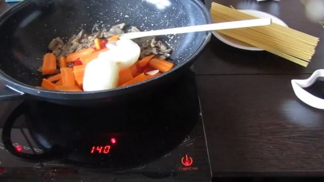 Домашняя кухня: Куриные сердечки с яичной лапшой