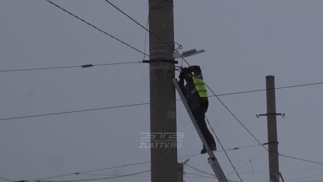 Монтаж освещения в рамках дополнительно выделенного финансирования идет полным ходом смотреть онлайн