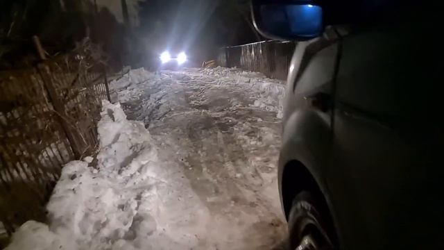 Бессонная ночь причинения добра и нанесения пользы. Спасаем из снега застрявшие машины