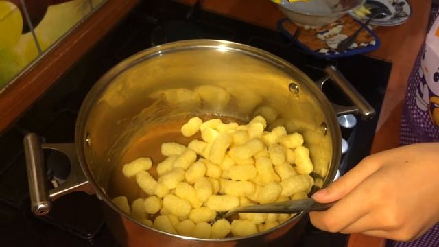 Колбаска из кукурузных палочек