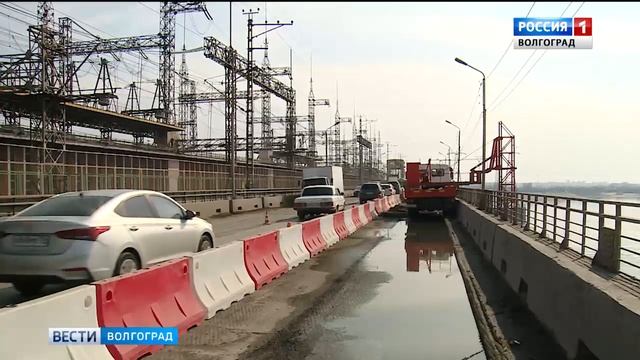 Губернатор Андрей Бочаров проинспектировал ход капитального ремонта моста через Волжскую ГЭС смотреть онлайн