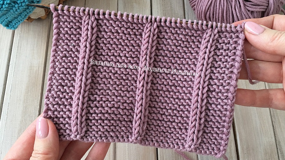 Стильно и лаконично! Вертикальные лицевые дорожки на платочной вязке