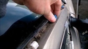 Volvo S60 V70 Windshield Rain Strip Drip Moldings - removal and securing clips  2001-2009