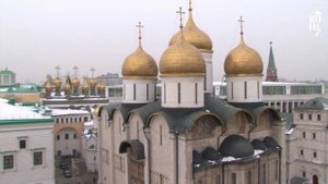 Патриарх совершил молебен в Успенском соборе Кремля