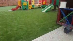Монтаж искусственной травы на детской площадке