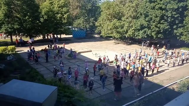 Утренняя зарядка для детей на улице смотреть онлайн