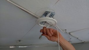 Натяжной потолок монтаж светильника.avi