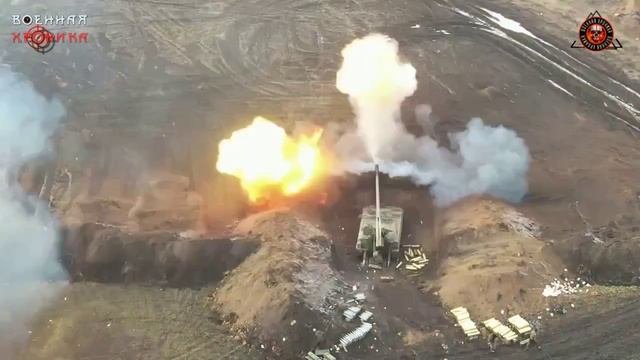 Бойцы ВС РФ в Новомихайловке корректируют огонь по позициям противника с беспилотника