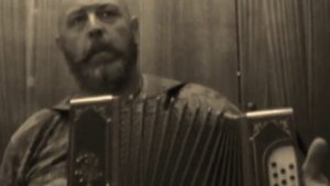 Разбудил меня стон