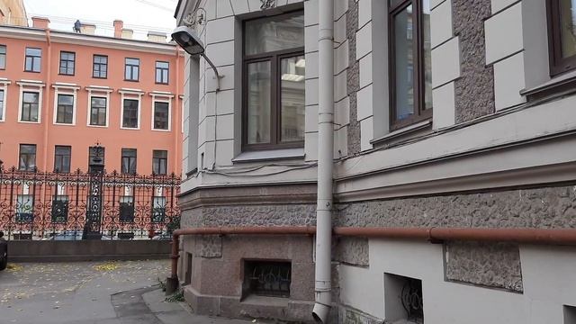 Как выглядит невероятный двор-колодец в центре Петербурга смотреть онлайн