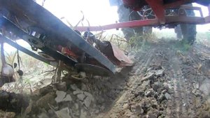 Самодельный комбайн для уборки чеснока