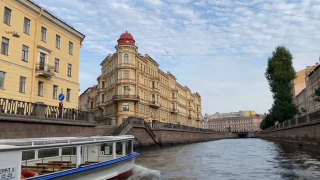 Круиз по каналам Санкт-Петербурга, Львиный висячий мостик на канале Грибоедова. смотреть онлайн