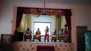 Ах, мамочка, на саночках каталась я не с тем....