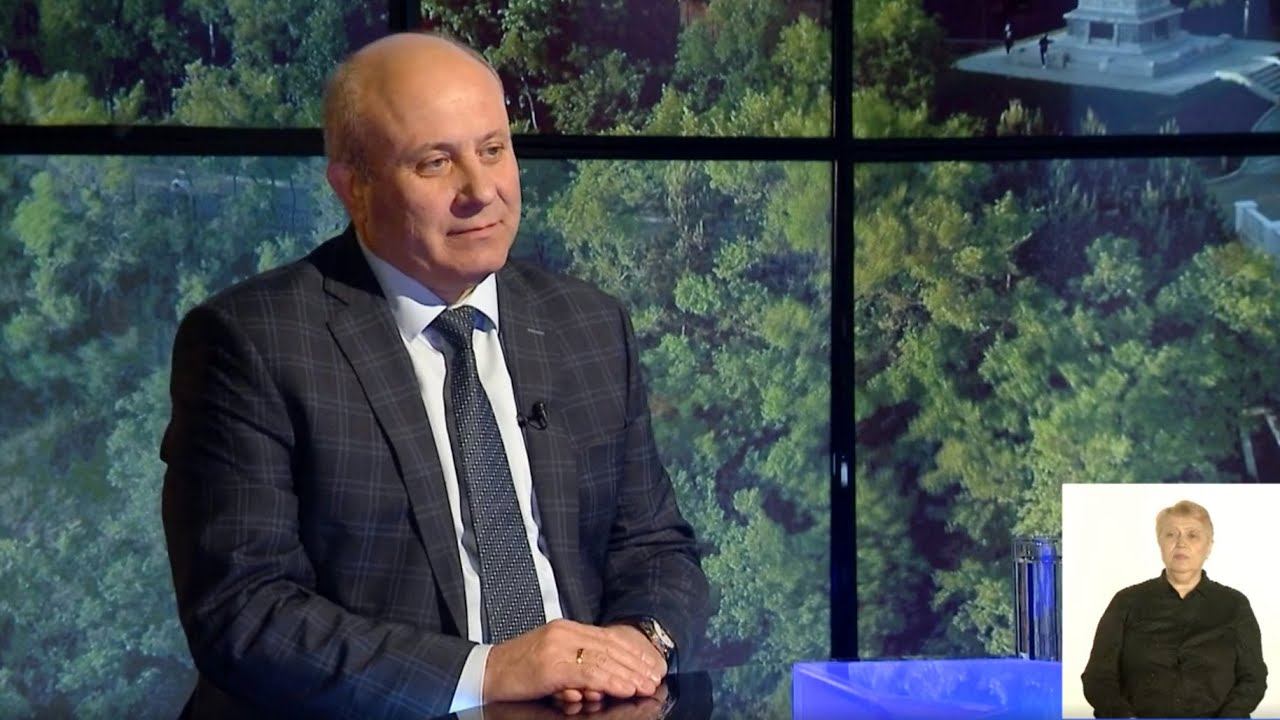 Сергей Кравчук: про строительство и ветхое жильё, поддержку бизнеса и новые кадры (с сурдопереводом)