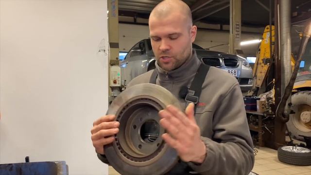 BMW E92 ЗАМЕНА ТОРМОЗНЫХ ДИСКОВ смотреть онлайн