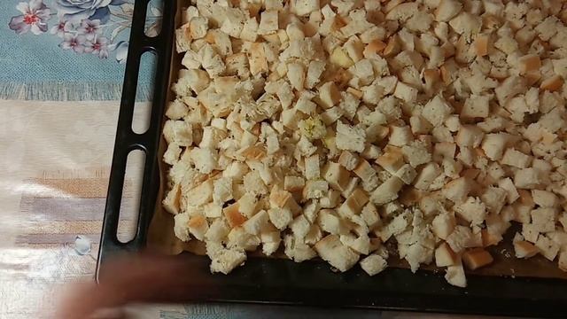 Жарим сухарики для салата. смотреть онлайн