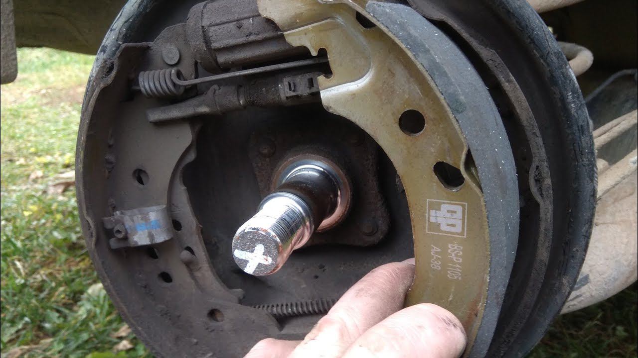 Лада Веста,,,замена задних колодок в 108тыс.км (не всё так просто!!!) смотреть онлайн