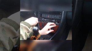 Снятие декоративной накладки с климата-контроля Audi 100 C4