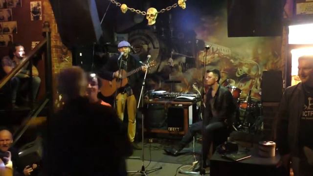 "Кто-то третий" Вася Егоров feat. Зазнобкин - Заступая на пост смотреть онлайн