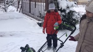 Представляем вашему вниманию снегоуборщик GreenWorks