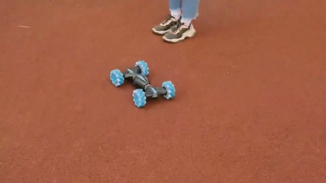 Машинка-перевертыш с управлением жестами 7-Toy Weishengda Lighting Stunt Car (mid-size) смотреть онлайн